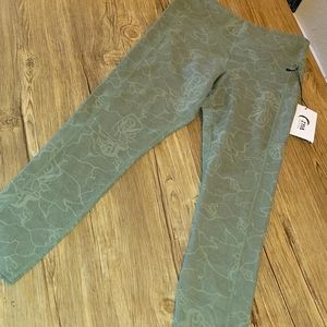 Zyia Olive Maze Light n Tight. Hi-rise 7/8 24" (6-8)